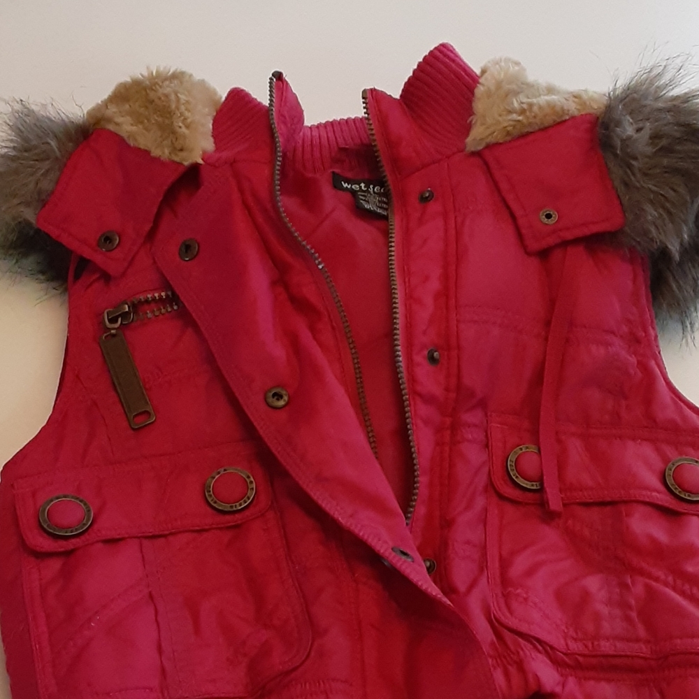 Furry hooded vest NWOT